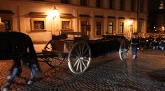 Havlovu rakev na Hrad přiveze šestispřeží kladrubáků