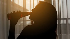 Lék na kocovinu? Pití vody ani jídlo vám nepomůže, tvrdí vědci