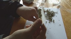 Muž měl dětem prodávat drogy. Nejmladšímu zákazníkovi bylo 13 let
