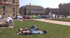POPRASK před příletem Obamy: protesty proti radaru i opilí fandové