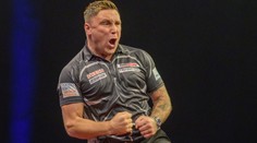 Price se na World Matchplay zapotil, Cross prožil obrovské drama