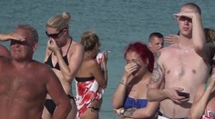 Turisté v šoku! Přímo na pláži vykopali tělo mrtvé ženy! VIDEO