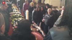 Video: Věra Bílá se loučí se svým synem
