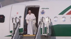 Papež František přiletěl na Slovensko. Lidé podle něj ztrácejí svou svobodu
