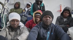 Po týdnech na pevné zemi. Malta přijala padesátku migrantů z lodí!