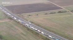 Při nehodě na D8 zemřeli 2 lidé. Bourala cisterna s chemikálií