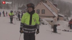 Na sjezdovky vyrazili policisté na lyžích