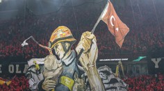 Fanoušci Trabzonu poděkovali záchranářům. V choreu zmínili i Čechy
