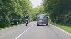 Dopravní akce na jihu Moravy: Řidiči nebezpečně předjížděli tam, kde neměli