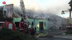 VIDEO: Požár v Bruntále: Strach z výbuchu střeliva