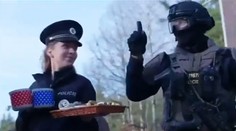 Vánoční video české policie: Rýpnutí do Slováků si neodpustili