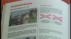 Autoškola za úplatek. Instruktora a komisaře zatkla policie