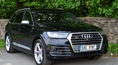 VIDEOTEST: Fyzikální limity pro Audi SQ7 jednoduše neplatí. Pojďte se svézt s námi