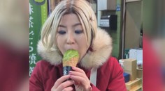 VIDEO: Dát si tuhle zelenou zmrzlinu? Chce to dávku odvahy!