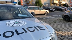 Ujížděl v kradeném autě! Policisté museli varovně střílet