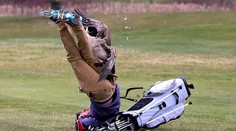 Fotografie, která boří internet! Golfistu sestřelila divoká husa