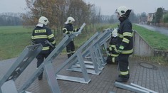 Mobilní stěna ochrání obce před velkou vodou. Hasiči ji postavili za 20 minut
