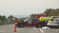 Hromadná nehoda zablokovala dálnici D2. Dva lidé jsou mrtví, osm zraněných