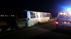 Řidič autobusu prodělal za jízdy mozkovou příhodu, autobus poté havaroval!