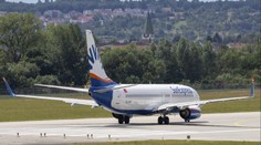 Chvíle hrůzy na palubě letadla: Teploty v kabině dosahovaly přes 50 stupňů