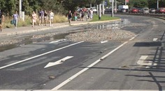 Velká havárie vody v Praze. Zaplavena byla ulice i tramvajová trať