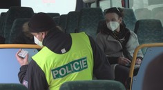 Policisté při kontrolách nikoho nešetřili! Bez váhání si stopli i rozjetý autobus