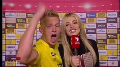 Takhle se slaví postup na EURO! Hráče nezastavila ani jeho přítelkyně