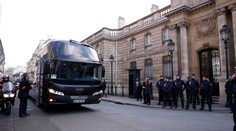 DALŠÍ ÚTOK v Paříži: Auto přejelo policistku před sídlem prezidenta