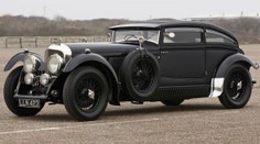 Auto vs. vlak: Nádherný kus historie s neuvěřitelným příběhem