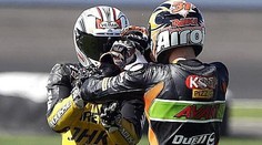 VIDEO: Moto3, to jsou i pěsti