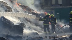 U nádraží na Ostravsku hoří odpad! Zasahuje přes 80 hasičů