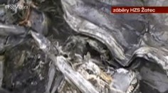 VIDEO: Při nehodě na Lounsku uhořel řidič, 18 zraněných