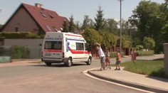 Řidička při zkušební jízdě pokácela pouliční lampu