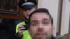 Kdo s koho: Při zákroku se na strážníky vyřítilo 15 lidí! VIDEO