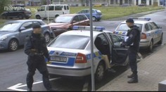 EXKLUZIVNÍ VIDEO: Policista přepadl banku v Oseku