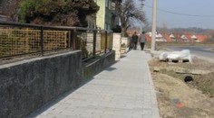 Bezohlední řidiči ničí chodník za patnáct miliónů