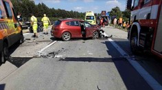 Kvůli vedru popraskala u Olomouce dálnice, havarovalo 5 aut. 8 zraněných