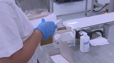 V Česku prudce stoupla spotřeba roušek. Podívejte se, jak se vyrábí