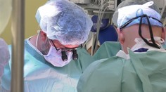 Lidé vyšli kvůli zpackané operaci do ulic. Malý chlapec dostal nefunkční srdce