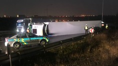 Dálnici D10 u Prahy blokoval kamion, vytvořily se dlouhé kolony