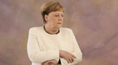 Merkelová o Putinových ambicích věděla. NATO by Ukrajinu nezachránilo, tvrdí