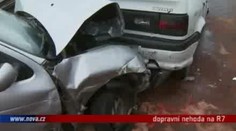 VIDEO: Hromadná srážka sedmi aut na R7: kolony a nervózní řidiči