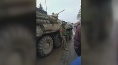 Odvážní Ukrajinci: Lidé po celé zemi brání svá města před tanky vlastními těly