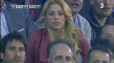 VIDEO: Fanynka SHAKIRA PLÁČE. Padla její milovaná Barcelona