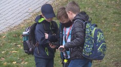 Zakazování mobilů ve školách nemá smysl, tvrdí nový český výzkum