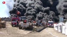 VIDEO OD ČTENÁŘE: Hala s pneumatikami může hořet až do pátku