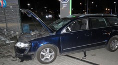 Auto smetlo lidi u brány továrny. Policisté ale případ odložili