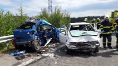 U Boleslavi se srazila tři auta. Mezi šesti zraněnými jsou i dva kojenci