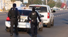Atentátník zabil americkou političku s manželem. Na sobě měl policejní uniformu