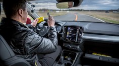 Experti měřili, co nejvíc rozptyluje řidiče. Výsledky jsou překvapivě děsivé
